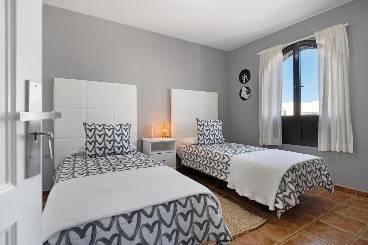 Apartamentos La Estrella III Playa Blanca  Extérieur photo